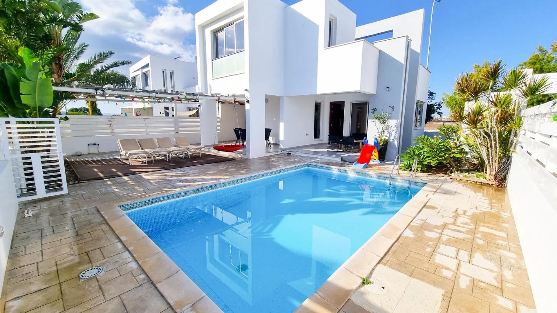 Beach Villa With Private Pool And Bbq Larnaca